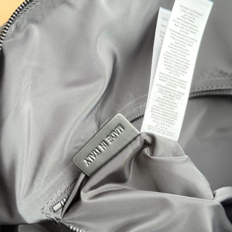 Bv*b*rry travel bags